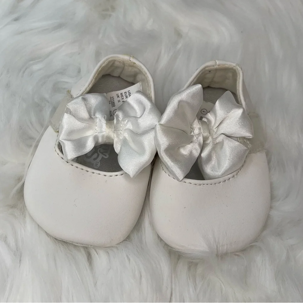 Baby’s Elegant Shoes with Bows